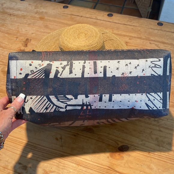 🎉 AUTHENTIC BURBERRY REVERSIBLE DOODLE CANVAS TOTE‼️ - Picture 7 of 17